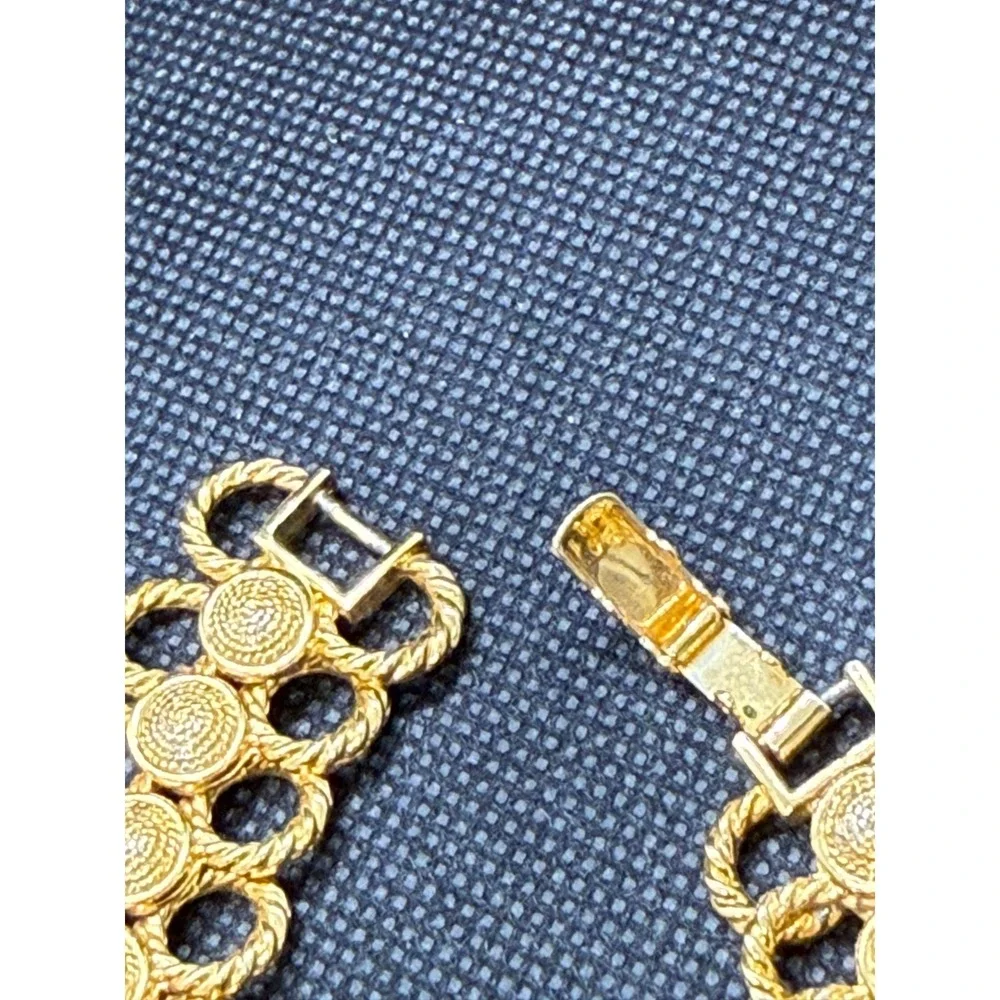 Vintage Gold Tone Textured Rope Link Medallion Bracelet 6.5 Inch